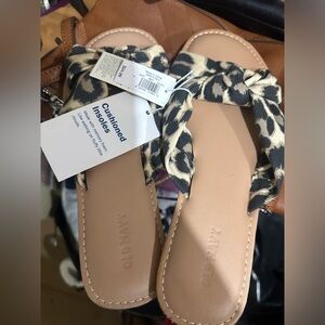 Old navy sandals size 7